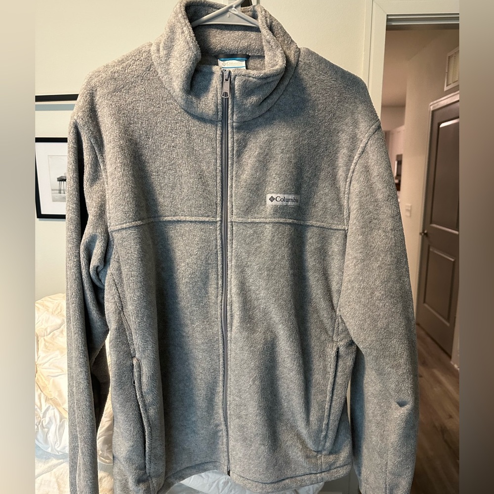 LIKE NEW COLUMBIA MENS FLEECE SIZE LARGE.